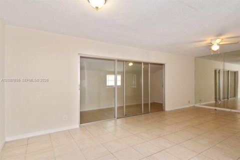 Villa ou maison à louer à West Palm Beach, Floride: 3 chambres, 142.05 m2 № 2389998 - photo 4