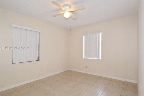Villa ou maison à louer à West Palm Beach, Floride: 3 chambres, 142.05 m2 № 2389998 - photo 13