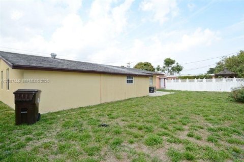 Villa ou maison à louer à West Palm Beach, Floride: 3 chambres, 142.05 m2 № 2389998 - photo 17