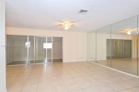 Villa ou maison à louer à West Palm Beach, Floride: 3 chambres, 142.05 m2 № 2389998 - photo 9