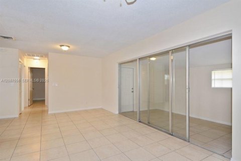 Villa ou maison à louer à West Palm Beach, Floride: 3 chambres, 142.05 m2 № 2389998 - photo 5