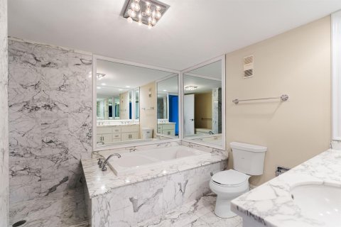Condo in Riviera Beach, Florida, 2 bedrooms  № 2193945 - photo 16