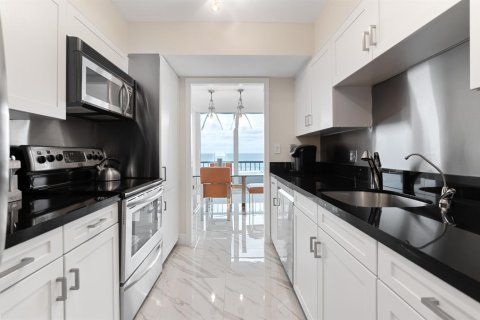 Condo in Riviera Beach, Florida, 2 bedrooms  № 2193945 - photo 9