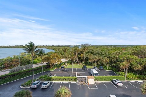 Condo in Riviera Beach, Florida, 2 bedrooms  № 2193945 - photo 24