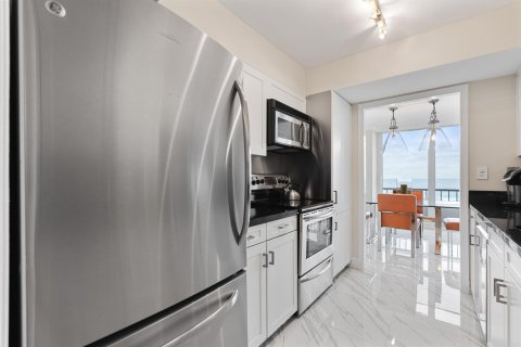 Condo in Riviera Beach, Florida, 2 bedrooms  № 2193945 - photo 7