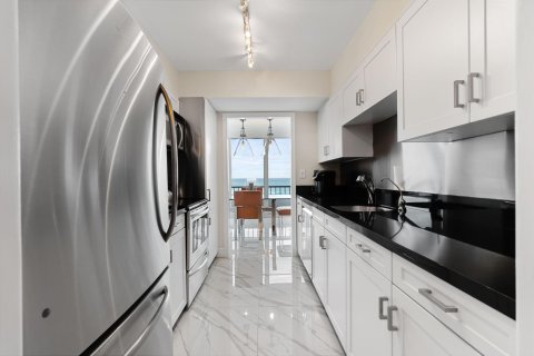 Condo in Riviera Beach, Florida, 2 bedrooms  № 2193945 - photo 10