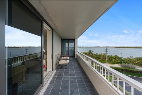 Condo in Riviera Beach, Florida, 2 bedrooms  № 2193945 - photo 23