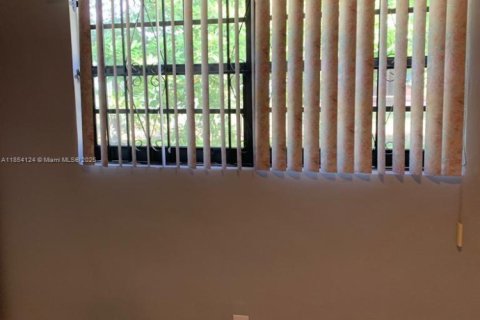 Снять в аренду коммерческую недвижимость в Майами-Гарденс, Флорида 1 спальня, 130.06м2, № 1958319 - фото 7