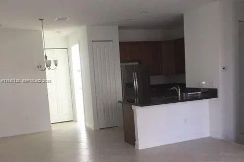 Adosado en venta en Pembroke Pines, Florida, 3 dormitorios, 178.28 m2 № 1997360 - foto 4