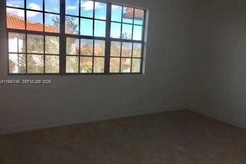 Adosado en venta en Pembroke Pines, Florida, 3 dormitorios, 178.28 m2 № 1997360 - foto 3