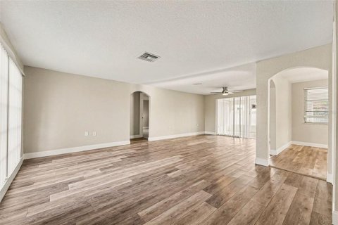 House in Holiday, Florida 3 bedrooms, 146.14 sq.m. № 2156606 - photo 6