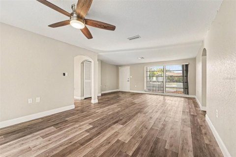House in Holiday, Florida 3 bedrooms, 146.14 sq.m. № 2156606 - photo 3