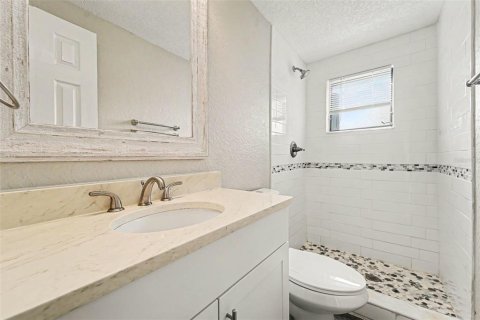 House in Holiday, Florida 3 bedrooms, 146.14 sq.m. № 2156606 - photo 12