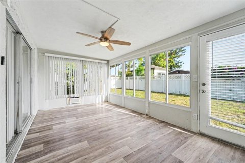 House in Holiday, Florida 3 bedrooms, 146.14 sq.m. № 2156606 - photo 7
