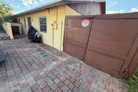 Casa en venta en Deerfield Beach, Florida, 3 dormitorios, 106.65 m2 № 1947818 - foto 1