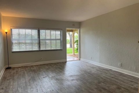 Condo in Coral Springs, Florida, 2 bedrooms  № 2250226 - photo 17