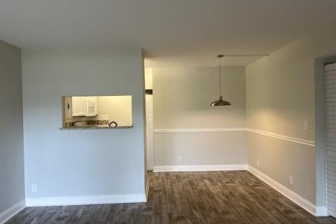 Condo in Coral Springs, Florida, 2 bedrooms  № 2250226 - photo 13