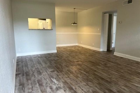 Condo in Coral Springs, Florida, 2 bedrooms  № 2250226 - photo 14
