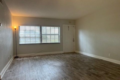 Condo in Coral Springs, Florida, 2 bedrooms  № 2250226 - photo 16