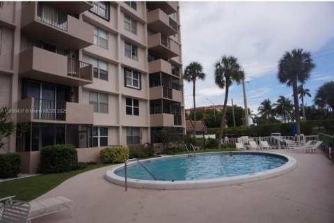 Condo in Pompano Beach, Florida, 2 bedrooms  № 1871388 - photo 23