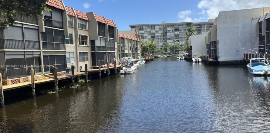 Condo in Pompano Beach, Florida, 2 bedrooms  № 1871388