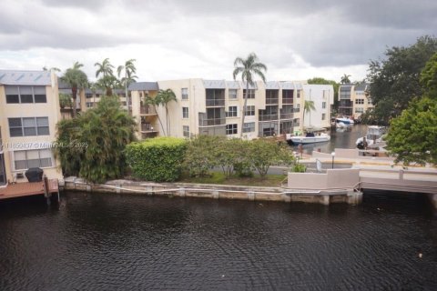 Condo in Pompano Beach, Florida, 2 bedrooms  № 1871388 - photo 3