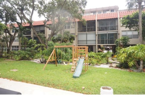 Condo in Pompano Beach, Florida, 2 bedrooms  № 1871388 - photo 17