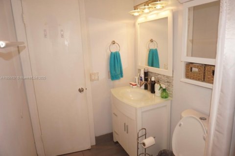 Condo in Pompano Beach, Florida, 2 bedrooms  № 1871388 - photo 15