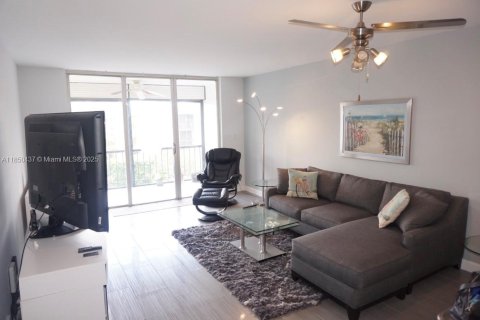 Condo in Pompano Beach, Florida, 2 bedrooms  № 1871388 - photo 7