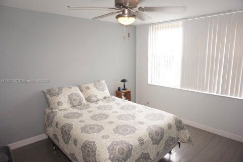 Condo in Pompano Beach, Florida, 2 bedrooms  № 1871388 - photo 16