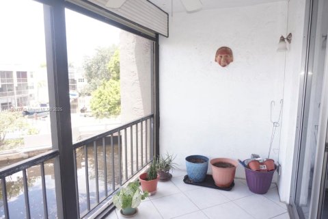 Condo in Pompano Beach, Florida, 2 bedrooms  № 1871388 - photo 10