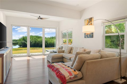 House in Key Largo, Florida 3 bedrooms, 237.46 sq.m. № 1978917 - photo 7