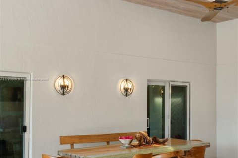 House in Key Largo, Florida 3 bedrooms, 237.46 sq.m. № 1978917 - photo 29