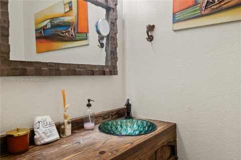 House in Key Largo, Florida 3 bedrooms, 237.46 sq.m. № 1978917 - photo 5