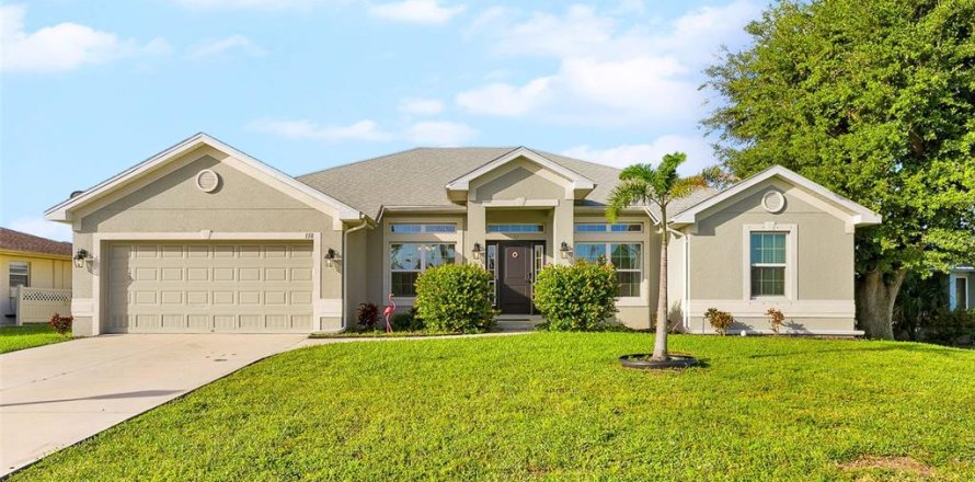 House in Rotonda, Florida 4 bedrooms, 200.02 sq.m. № 2418984