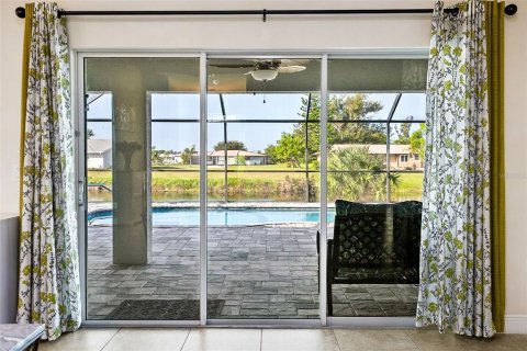 House in Rotonda, Florida 4 bedrooms, 200.02 sq.m. № 2418984 - photo 13