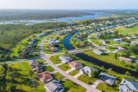 House in Rotonda, Florida 4 bedrooms, 200.02 sq.m. № 2418984 - photo 3