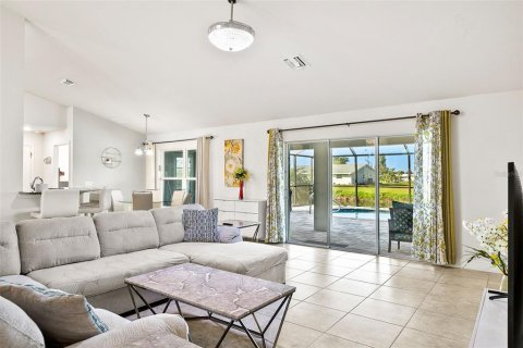 House in Rotonda, Florida 4 bedrooms, 200.02 sq.m. № 2418984 - photo 12
