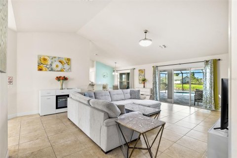 House in Rotonda, Florida 4 bedrooms, 200.02 sq.m. № 2418984 - photo 15