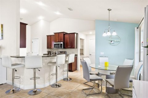 House in Rotonda, Florida 4 bedrooms, 200.02 sq.m. № 2418984 - photo 16