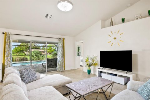 House in Rotonda, Florida 4 bedrooms, 200.02 sq.m. № 2418984 - photo 10