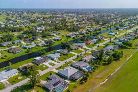 House in Rotonda, Florida 4 bedrooms, 200.02 sq.m. № 2418984 - photo 4