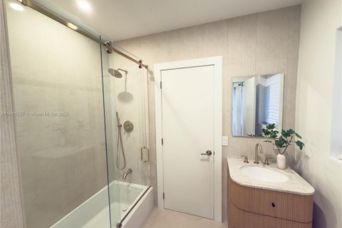 Casa en alquiler en Miami Shores, Florida, 3 dormitorios, 199.83 m2 № 1944865 - foto 10