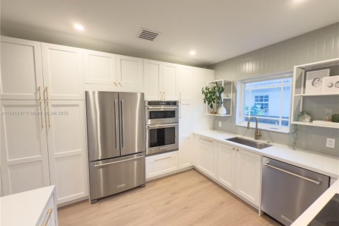 Casa en alquiler en Miami Shores, Florida, 3 dormitorios, 199.83 m2 № 1944865 - foto 6