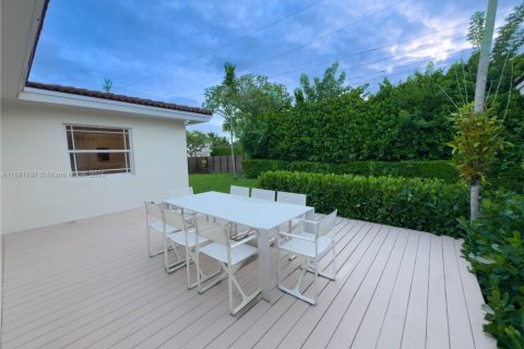 Casa en alquiler en Miami Shores, Florida, 3 dormitorios, 199.83 m2 № 1944865 - foto 14