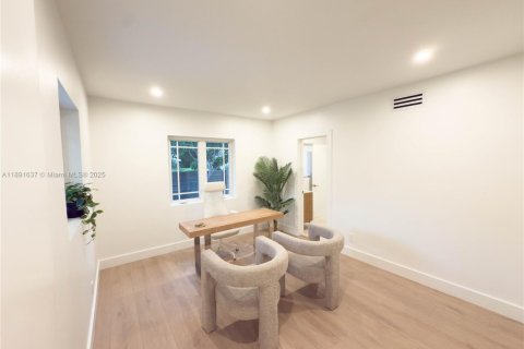 Casa en alquiler en Miami Shores, Florida, 3 dormitorios, 199.83 m2 № 1944865 - foto 11