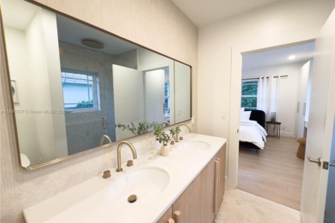 Casa en alquiler en Miami Shores, Florida, 3 dormitorios, 199.83 m2 № 1944865 - foto 8