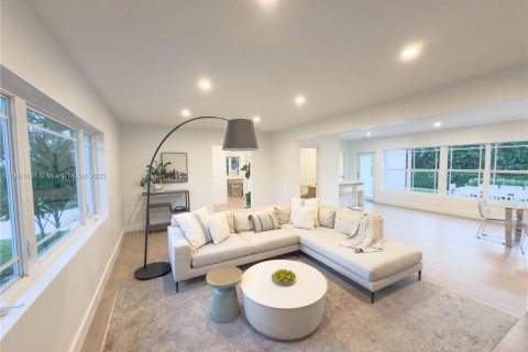 Casa en alquiler en Miami Shores, Florida, 3 dormitorios, 199.83 m2 № 1944865 - foto 3