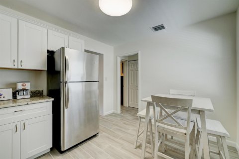 Appartement à louer à St. Lucie, Floride: 2 chambres, 75.16 m2 № 2145959 - photo 12