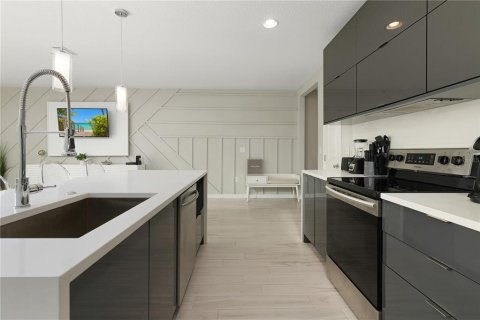 Adosado en venta en Kissimmee, Florida, 4 dormitorios, 165.18 m2 № 1904043 - foto 10